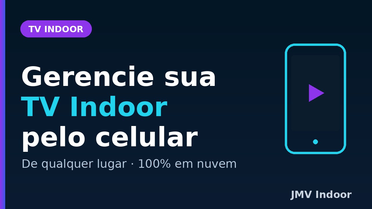 Una mano sosteniendo un móvil con el panel de gestión de la TV Indoor abierto en el navegador, al fondo una pantalla de tienda mostrando la programación